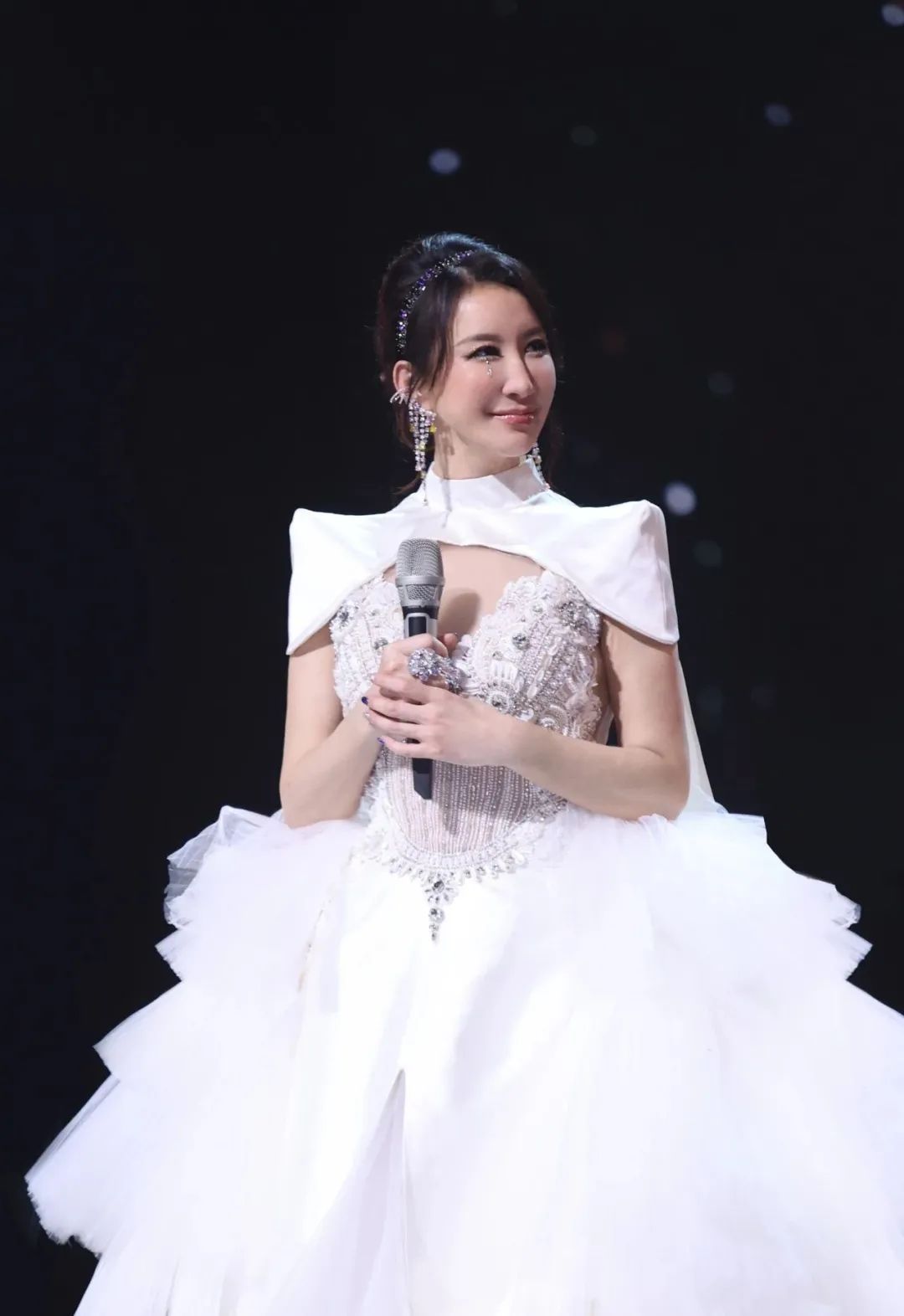 再见李玟:终于不用再装了