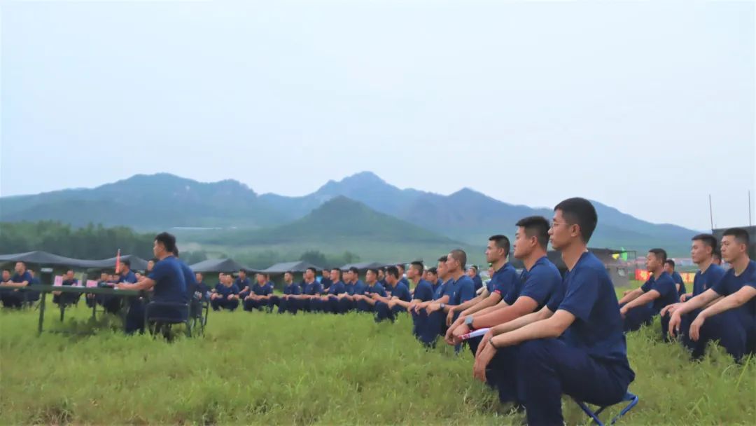 野外驻训丨三尺讲台论剑“四会”政治教员比武风起云涌