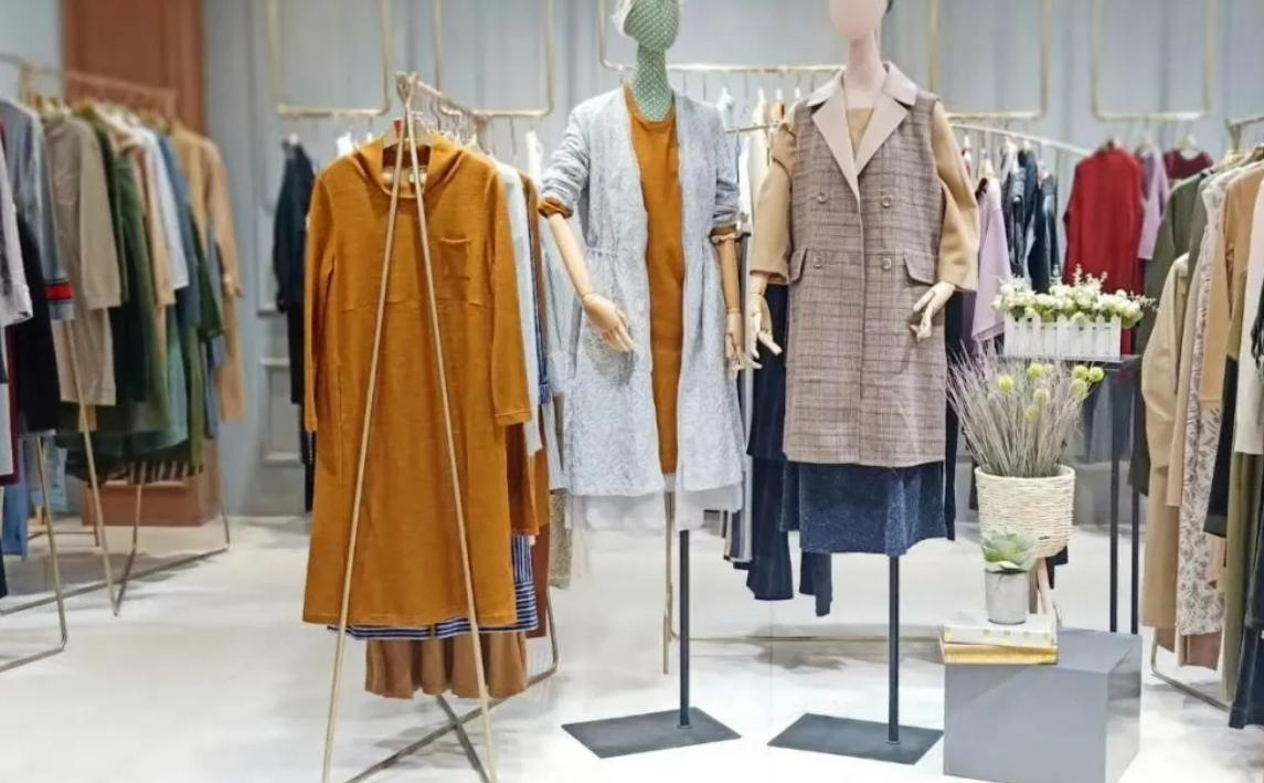 实体店一件衣服卖100元净赚多少,实体店一件衣服600网上才300