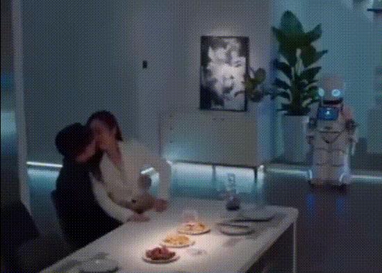 娱乐圈的假戏真做，撕开了女演员“清白”的最后一块“遮羞布”