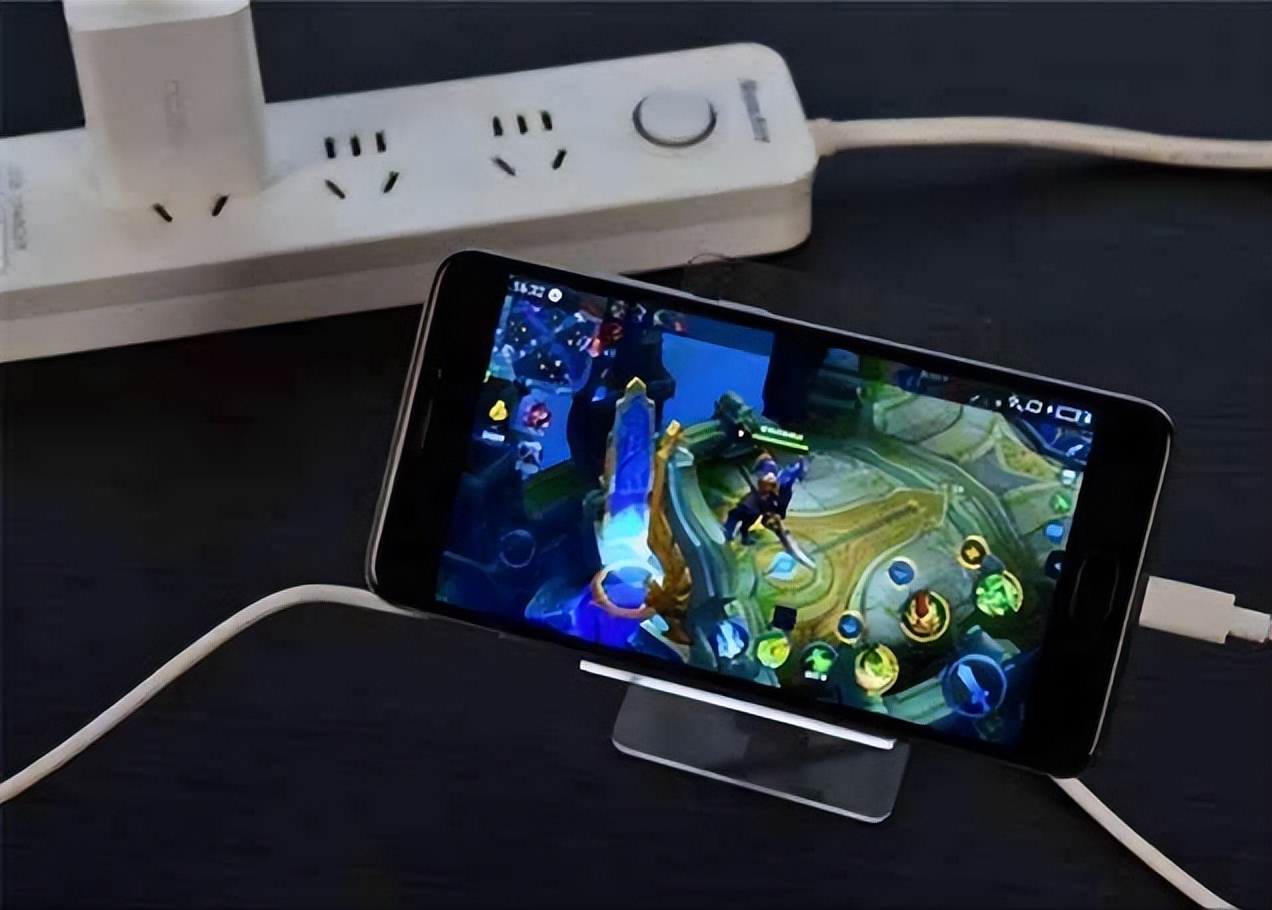 现在手机电池一定要充满才能拔吗,手机充满了不拔对电池有影响吗