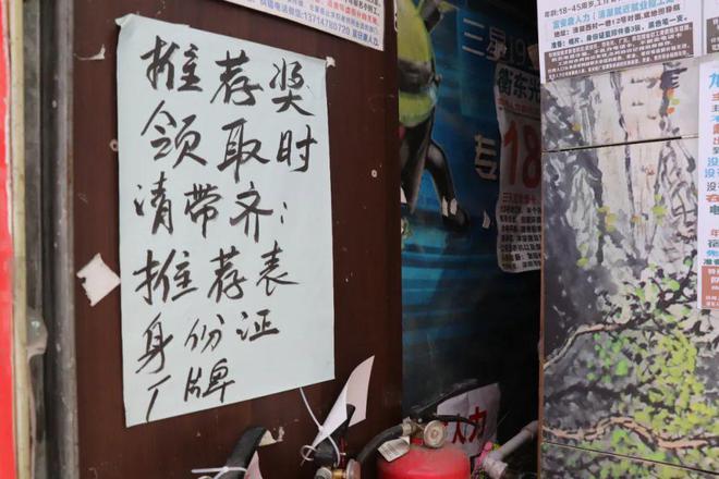 富士康流水线工人真实故事,富士康打螺丝小伙拍视频月入10万