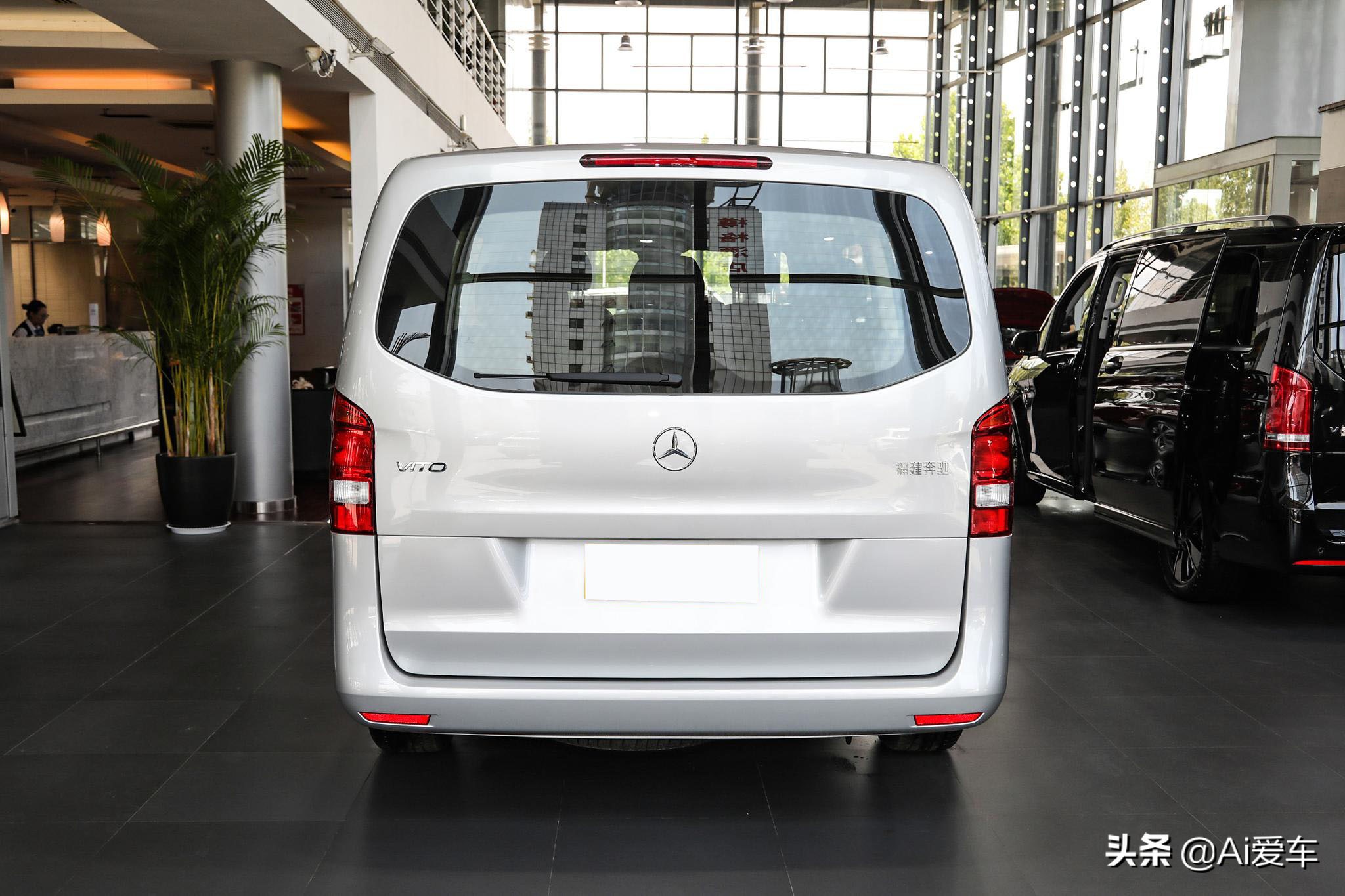 最便宜的奔驰自动挡二手车,2023款奔驰威霆7座原车内饰啥样的