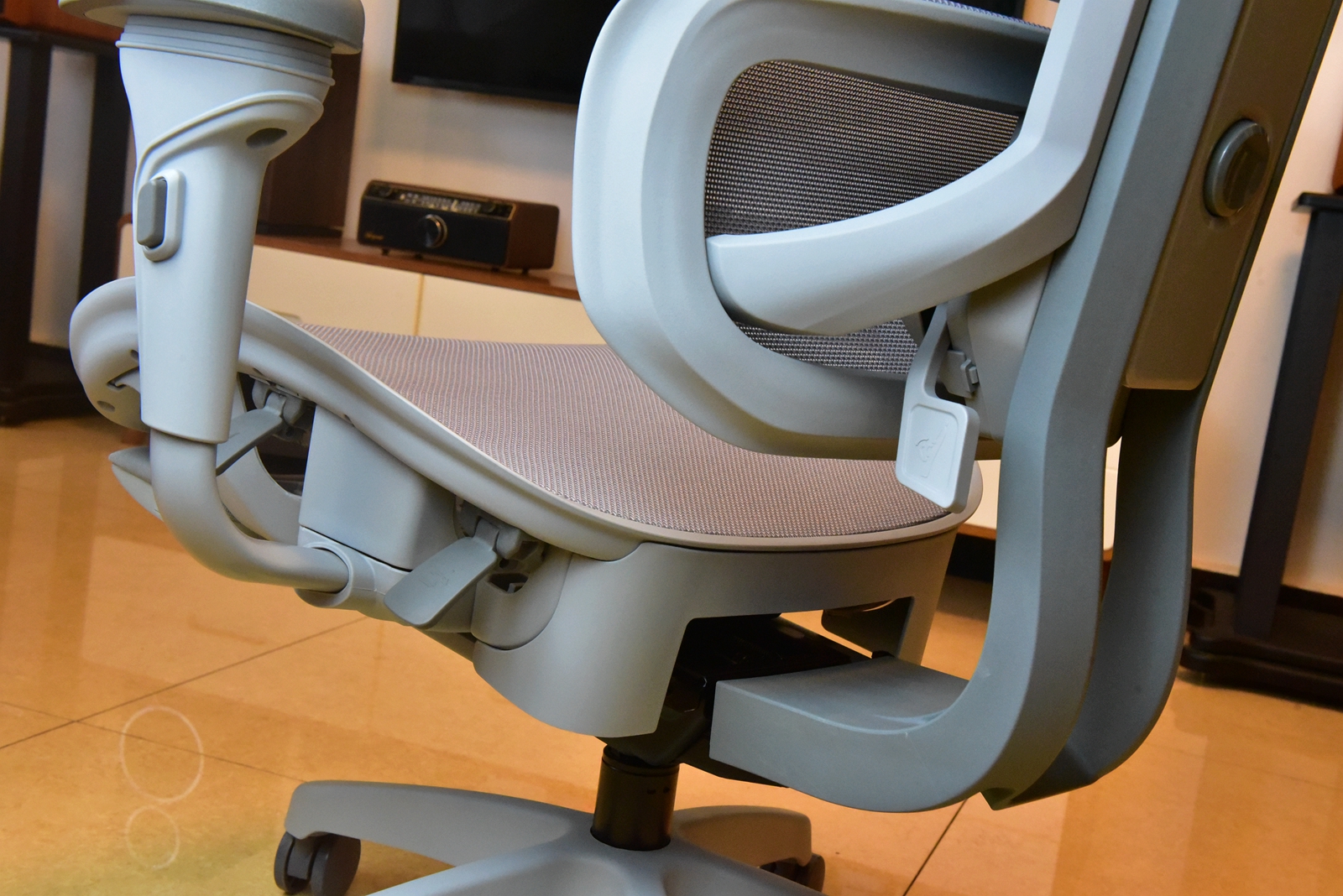 这是一把将护腰做到极致的人体工学椅，网易严选工程师系列体验