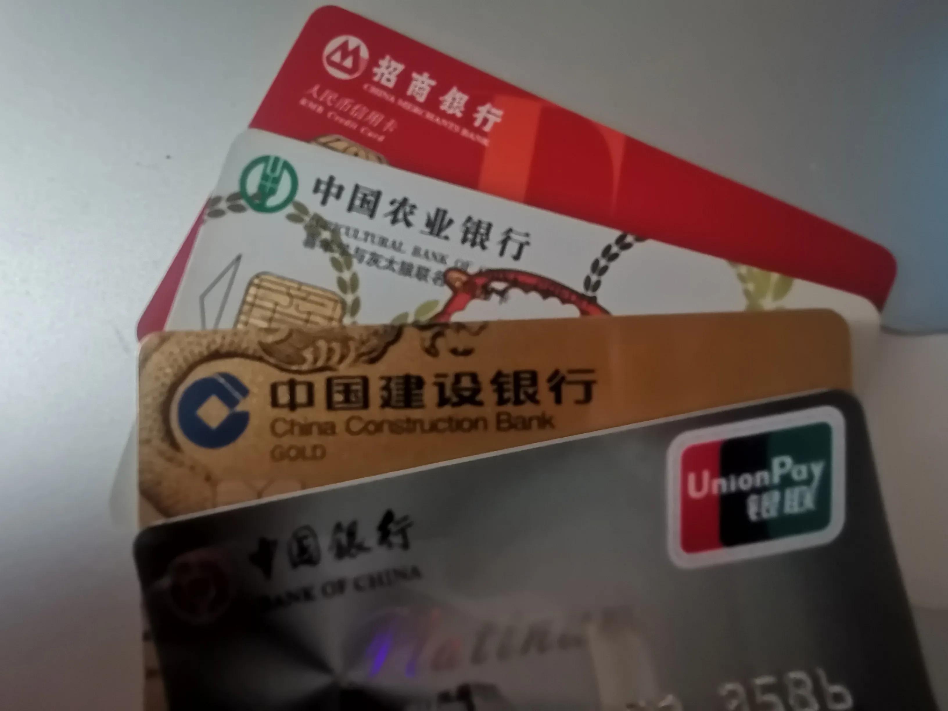 出国留学办什么银行卡最好,出国国内银行卡怎么使用