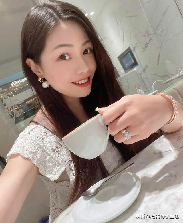 72岁男星将迎娶小36岁女友,72岁男星将娶小36岁女友是真爱吗