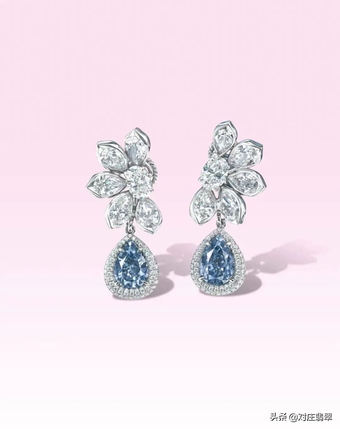 满色翡翠吊坠价格,香港佳士得拍卖翡翠手镯成交记录