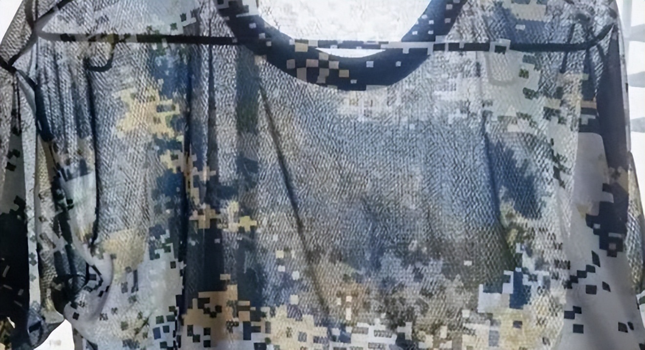 女大学生透明军训服引发争议,学生吐槽军训服薄且透光原视频