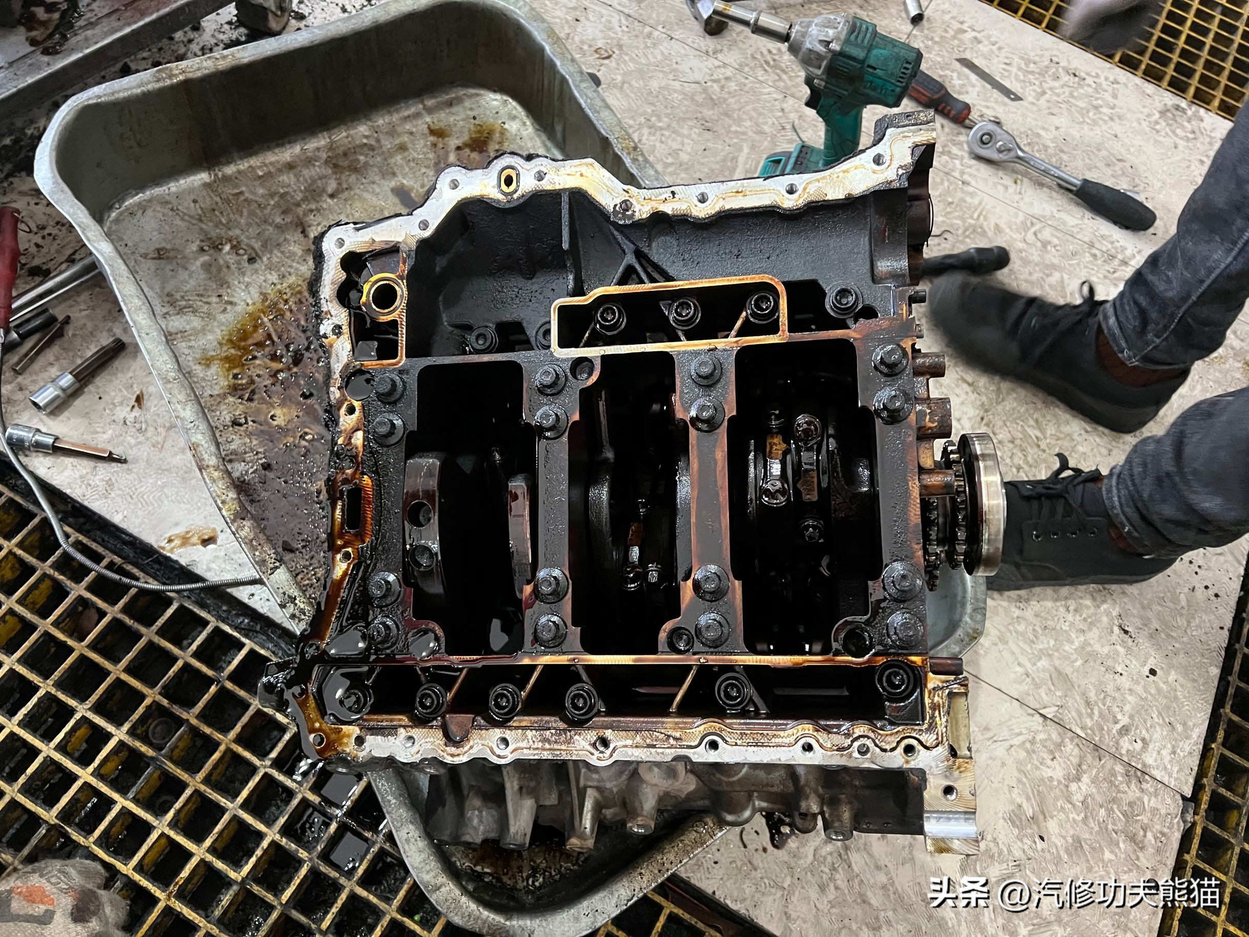 翻新60年前的奥迪,老车翻新奥迪a6发动机