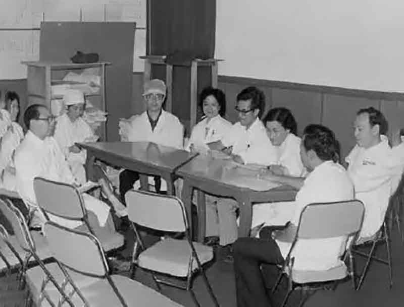 56年上海传染病院来一老农，浑身滚烫口鼻冒血，医生检查表情诡异