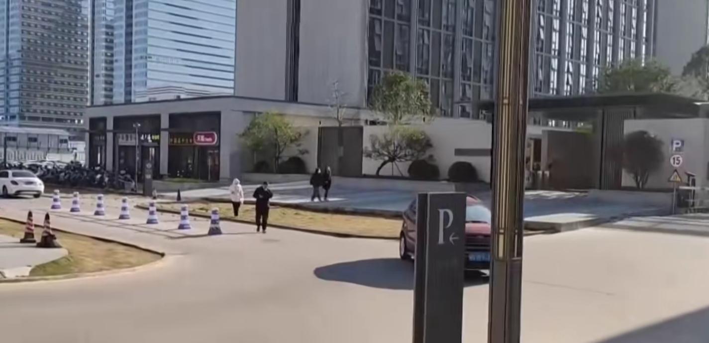 开小卖部亏钱的大爷,新手开水果店利润有多大