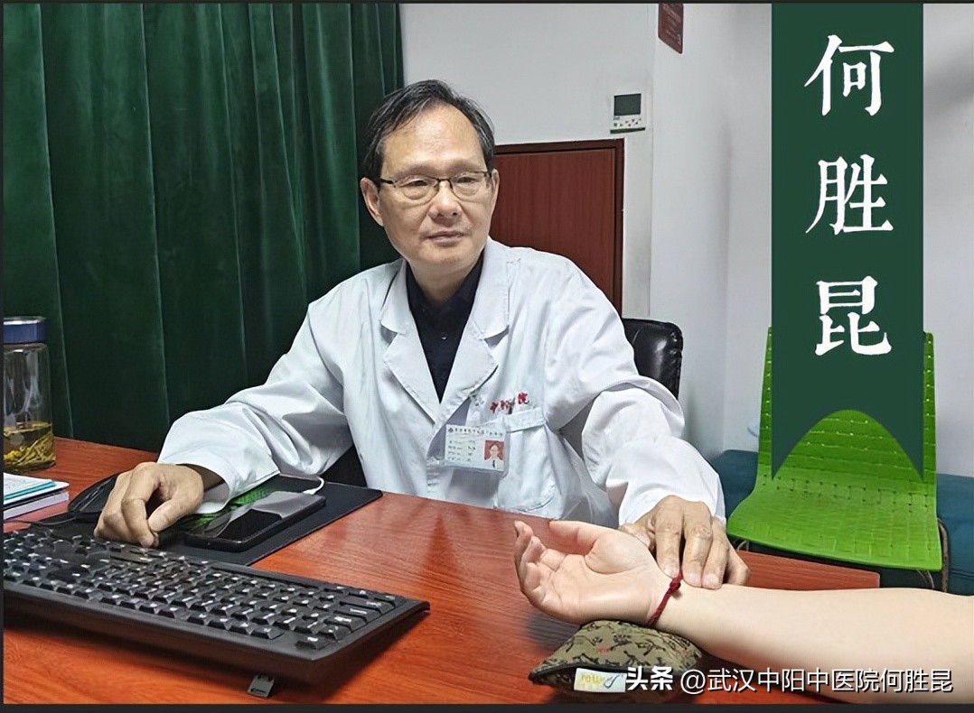 腿上长红色的小肉疙瘩怎么回事,腿上长红色大疙瘩痒是什么原因