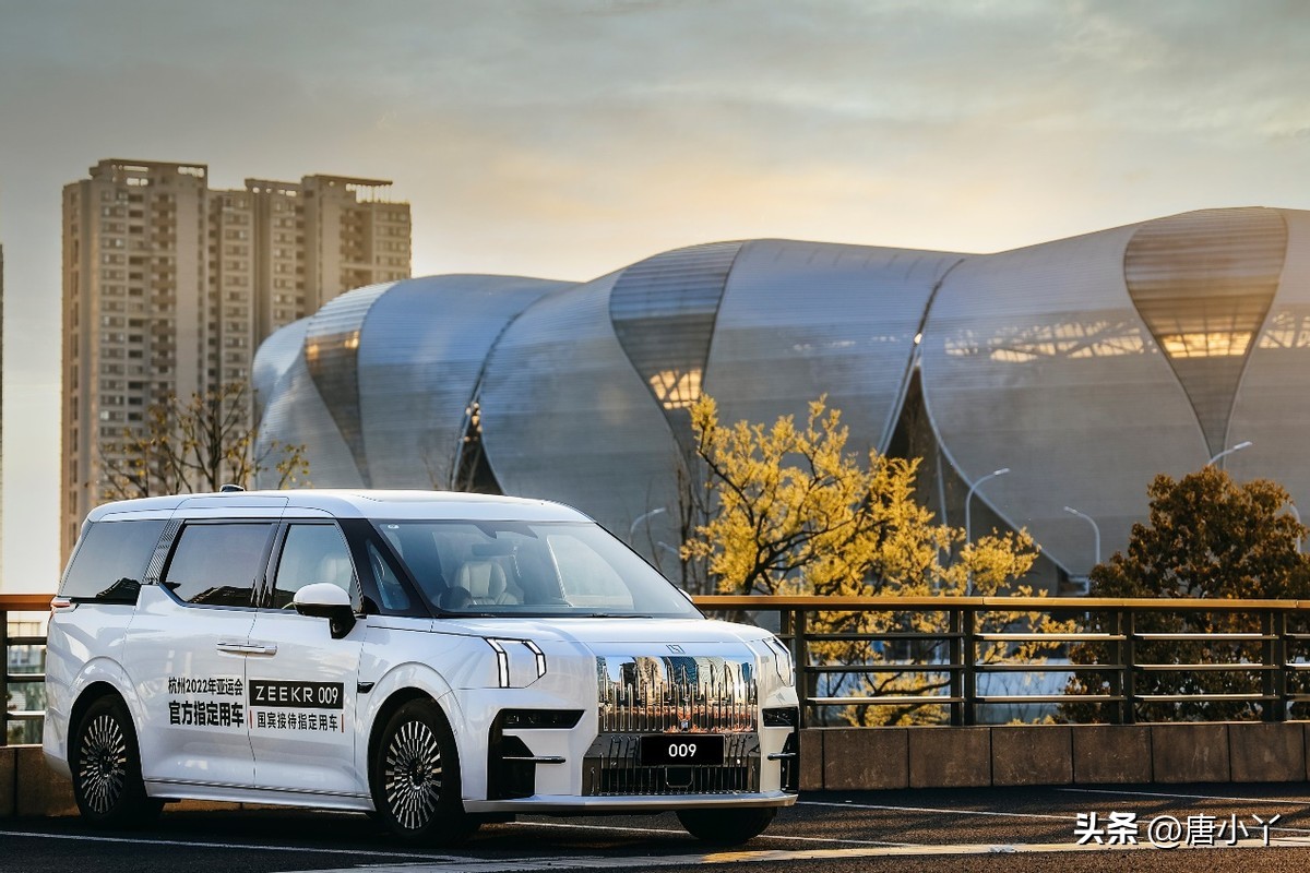 极氪爱琴海购物中心门店,极氪001上海爱琴海展厅