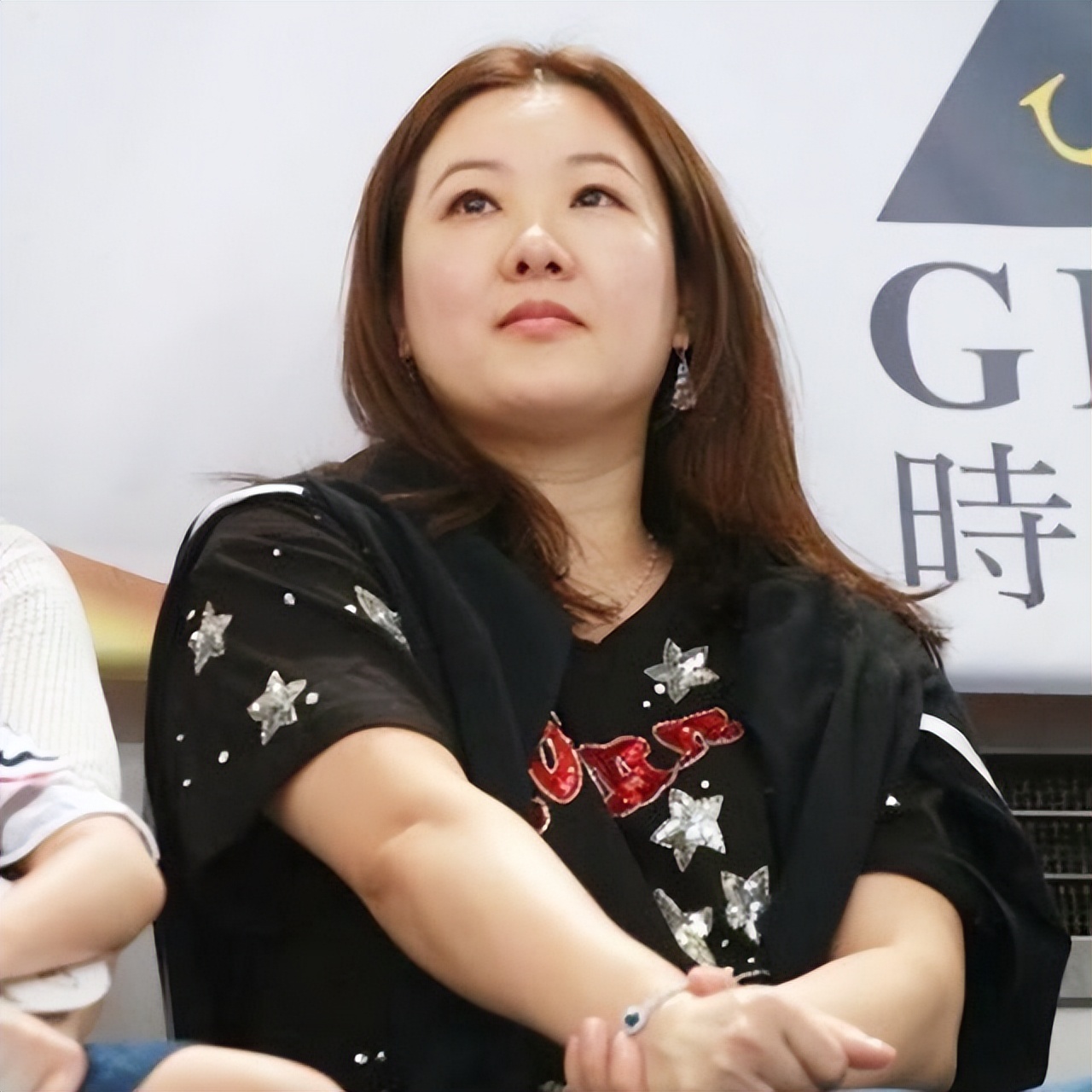 梁锦松娶小26岁伏明霞,梁锦松娶伏明霞时年龄