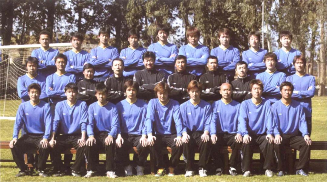 足球照片高清大图,原成都五牛足球队照片和名单