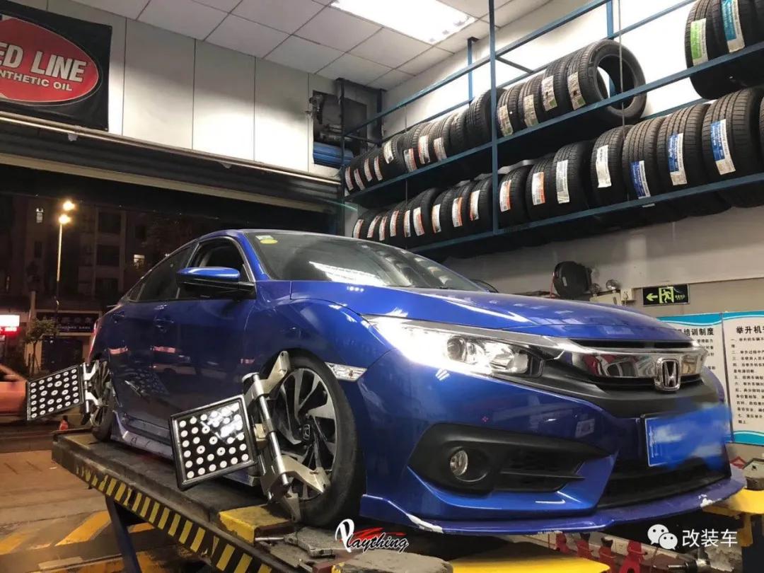 十代思域樱花粉低趴姿态,十代思域炫动蓝低趴姿态