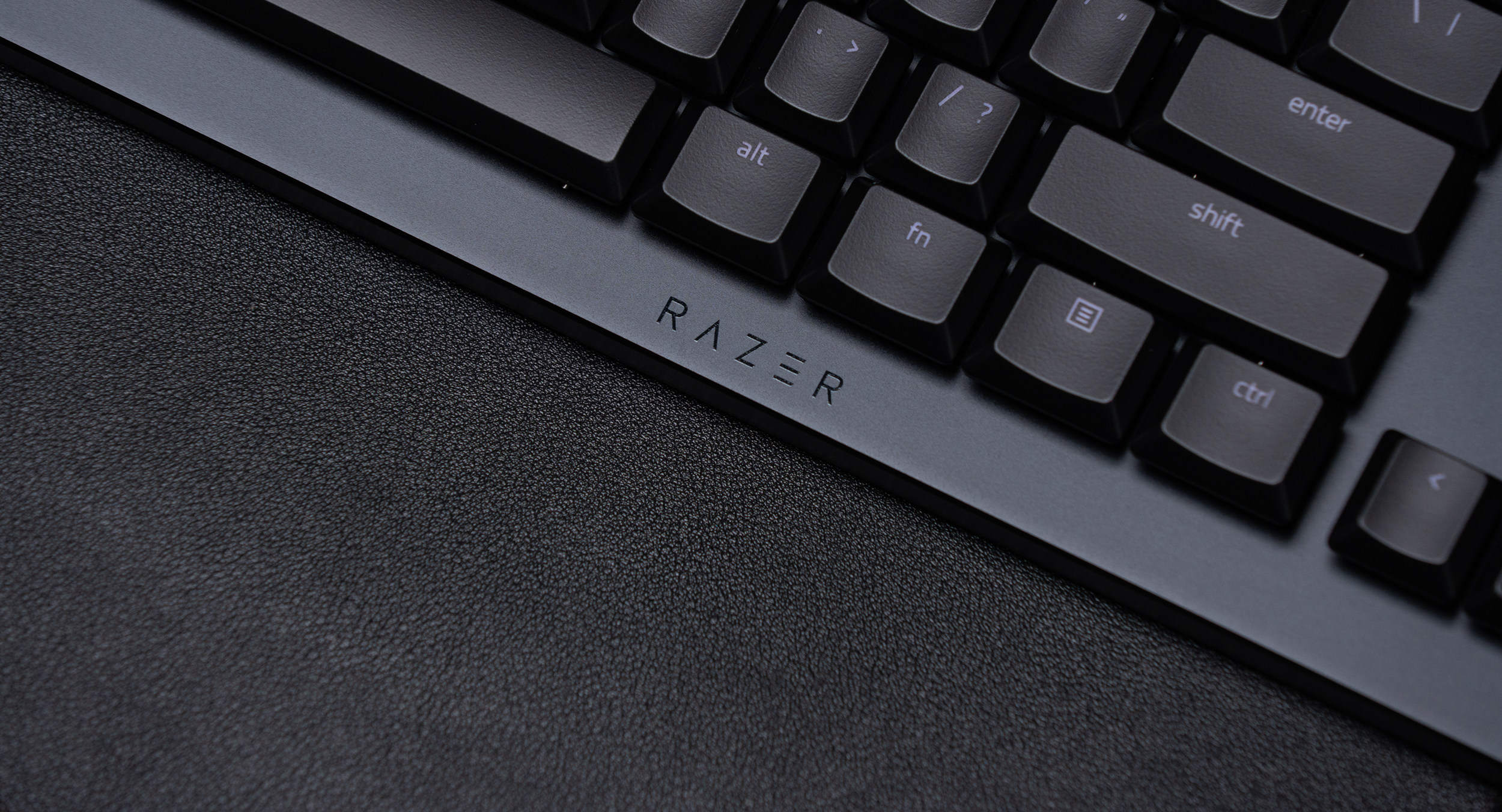 “信仰之光”丨矮轴的噬魂金蝎，或许是最好看的RBG无线机械键盘