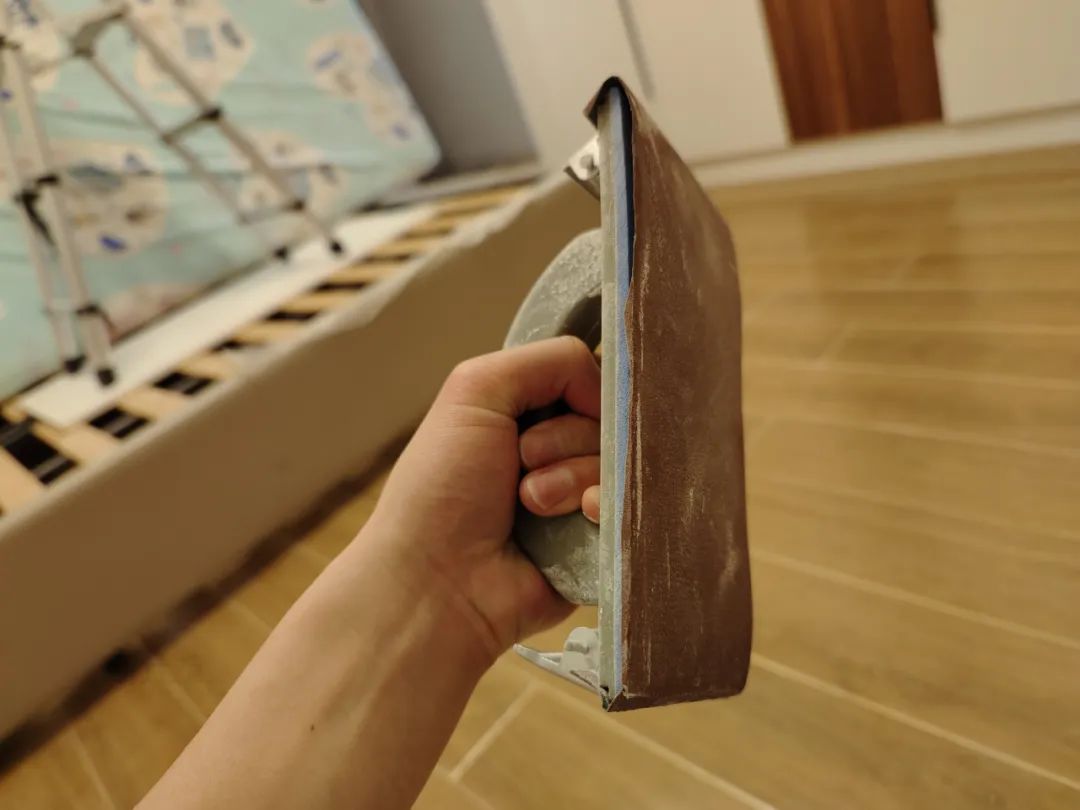 天花与墙边开裂如何修补,天花裂缝导致腻子层开裂怎么办