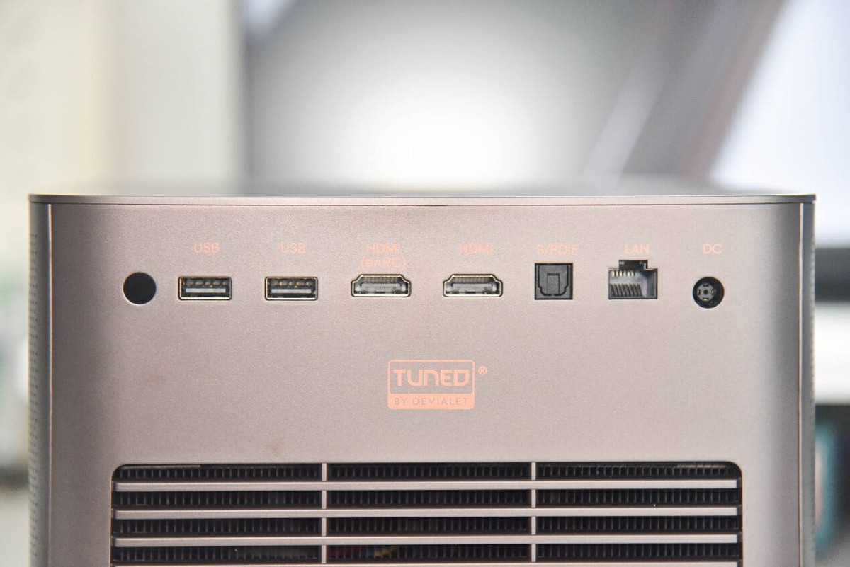 有它，挤啥电影院？AOCL1智能投影实测：2500ANSI流明+帝瓦雷调音