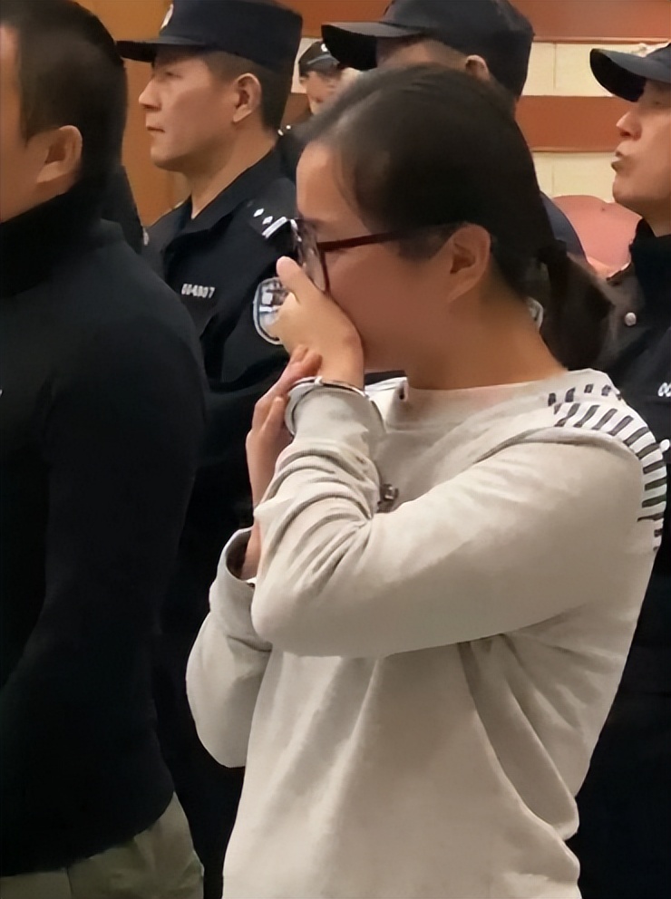 90后女黑老大,为害40个家庭,被抓捕时在读硕士