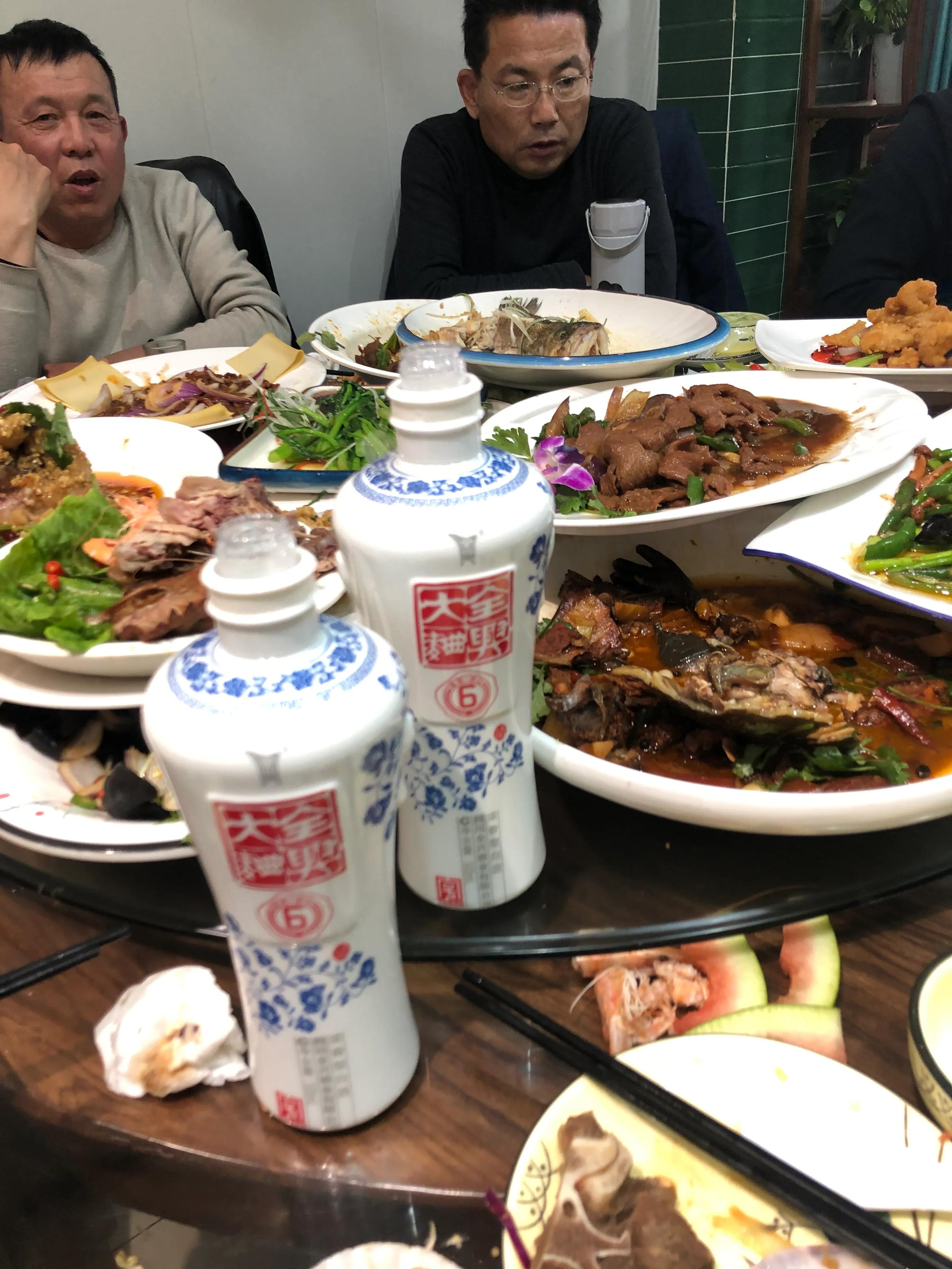 全兴大曲青花瓷酒42度一箱价格表,老八大名酒之一全兴大曲