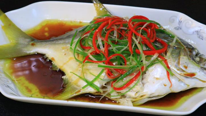 清蒸鲳鱼蒸多少分钟最好,清蒸鲳鱼用不用热油