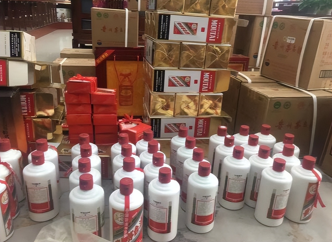 同样是酒为什么价格差距那么大,同样酒为什么批发部比超市便宜