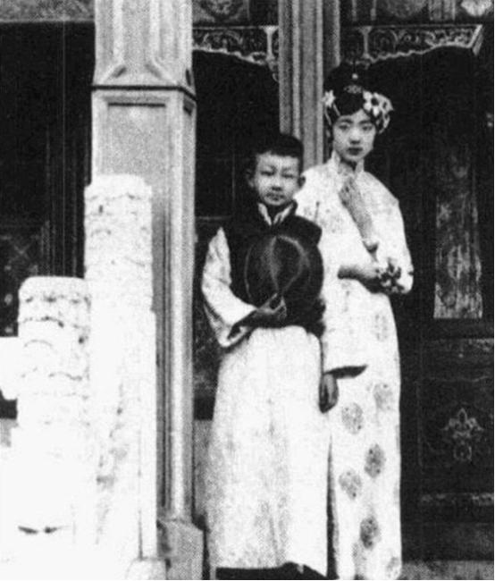 婉容离世前想见一个真正的男人,润麒为姐姐婉容打官司