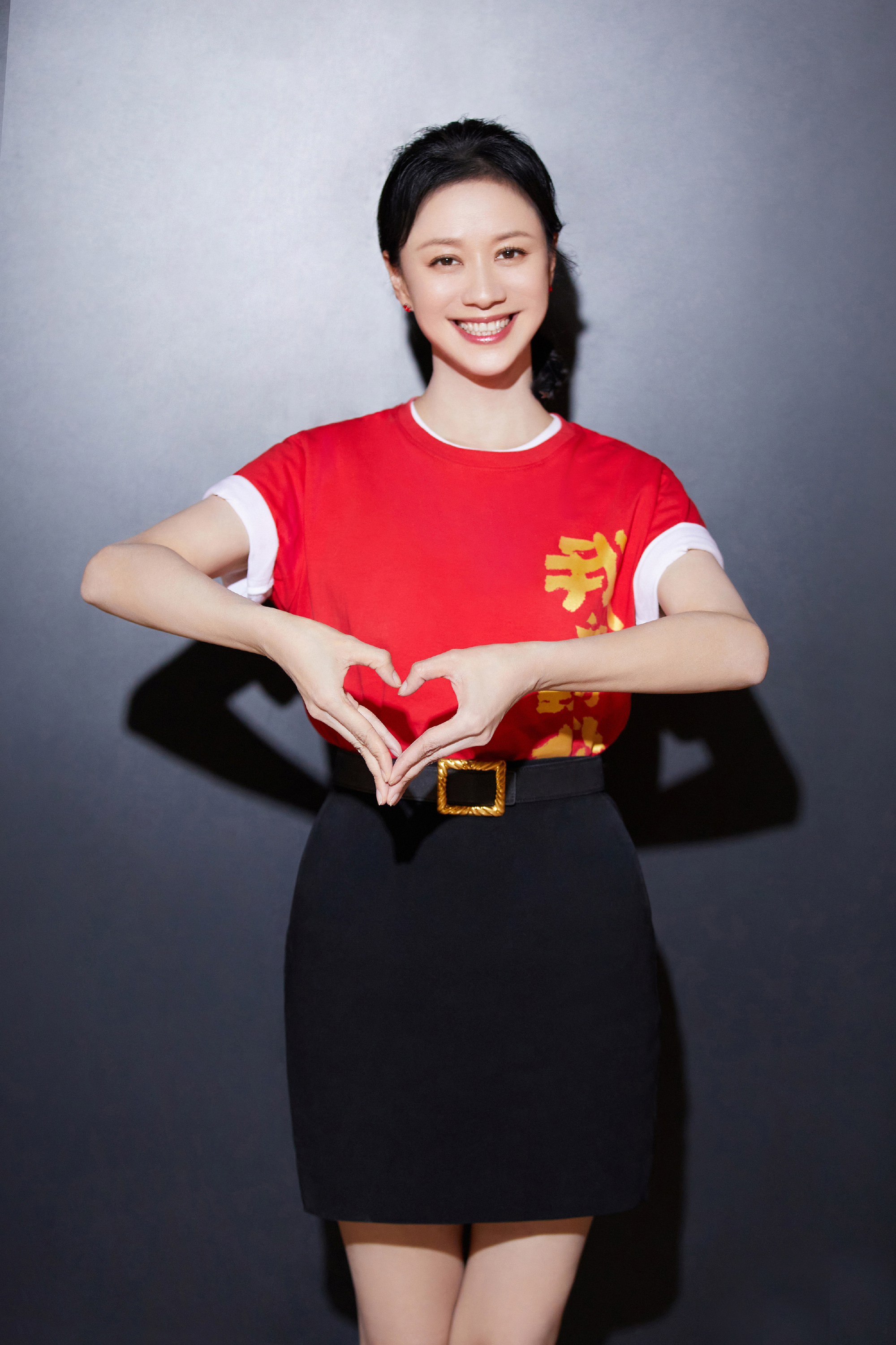 42岁倪虹洁近照曝光,43岁倪虹洁回老家陪父母