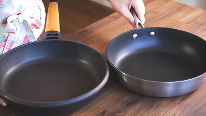 不粘锅涂层轻微刮出条印有毒吗,不粘锅涂层危害视频