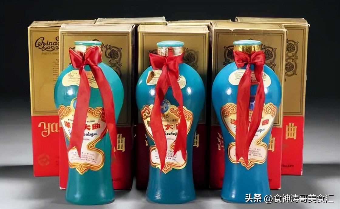 老人收藏几十年茅台酒,大爷珍藏几十年的茅台