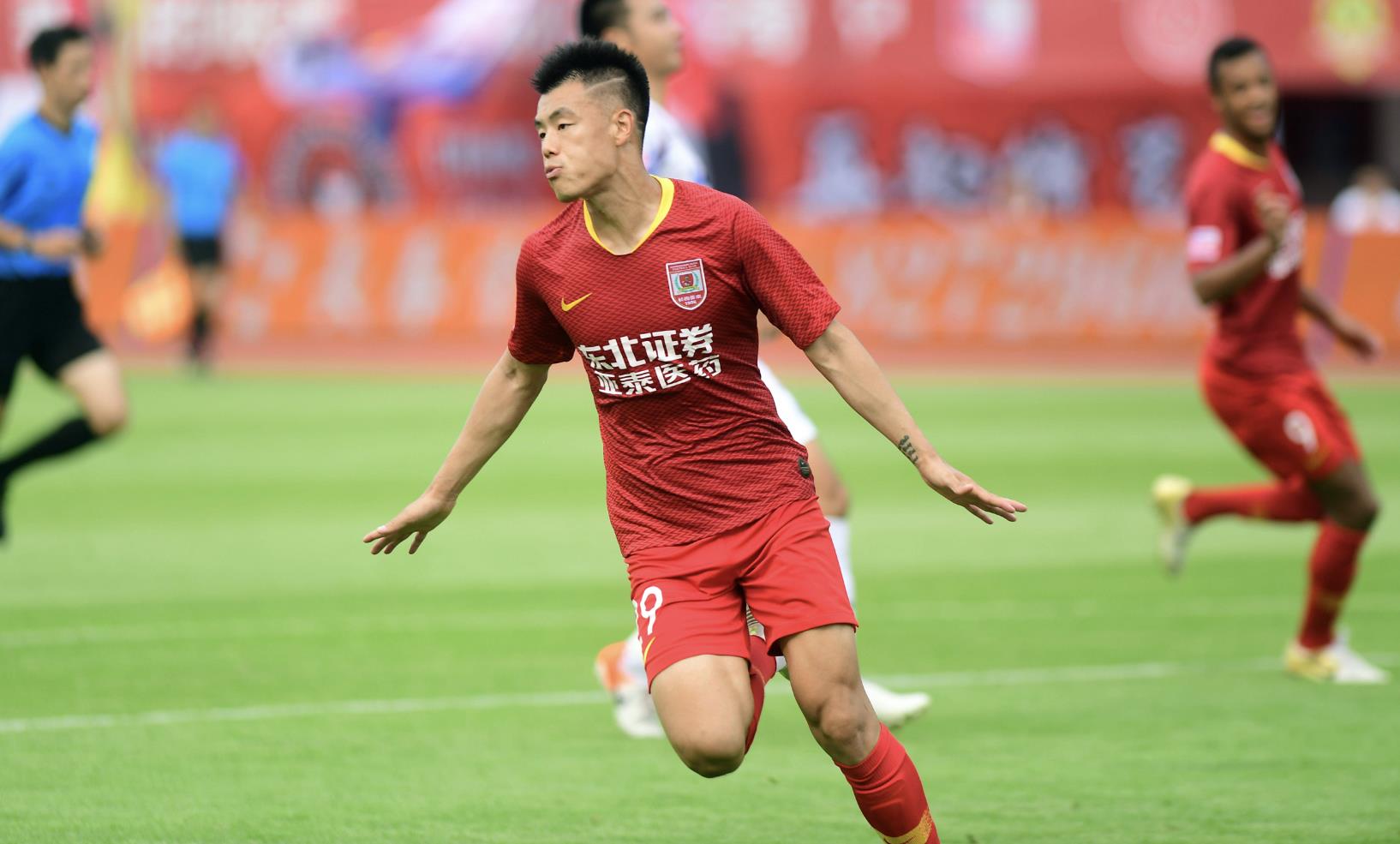 中国男足今晚亮相亚洲杯,中国男足新帅最新消息