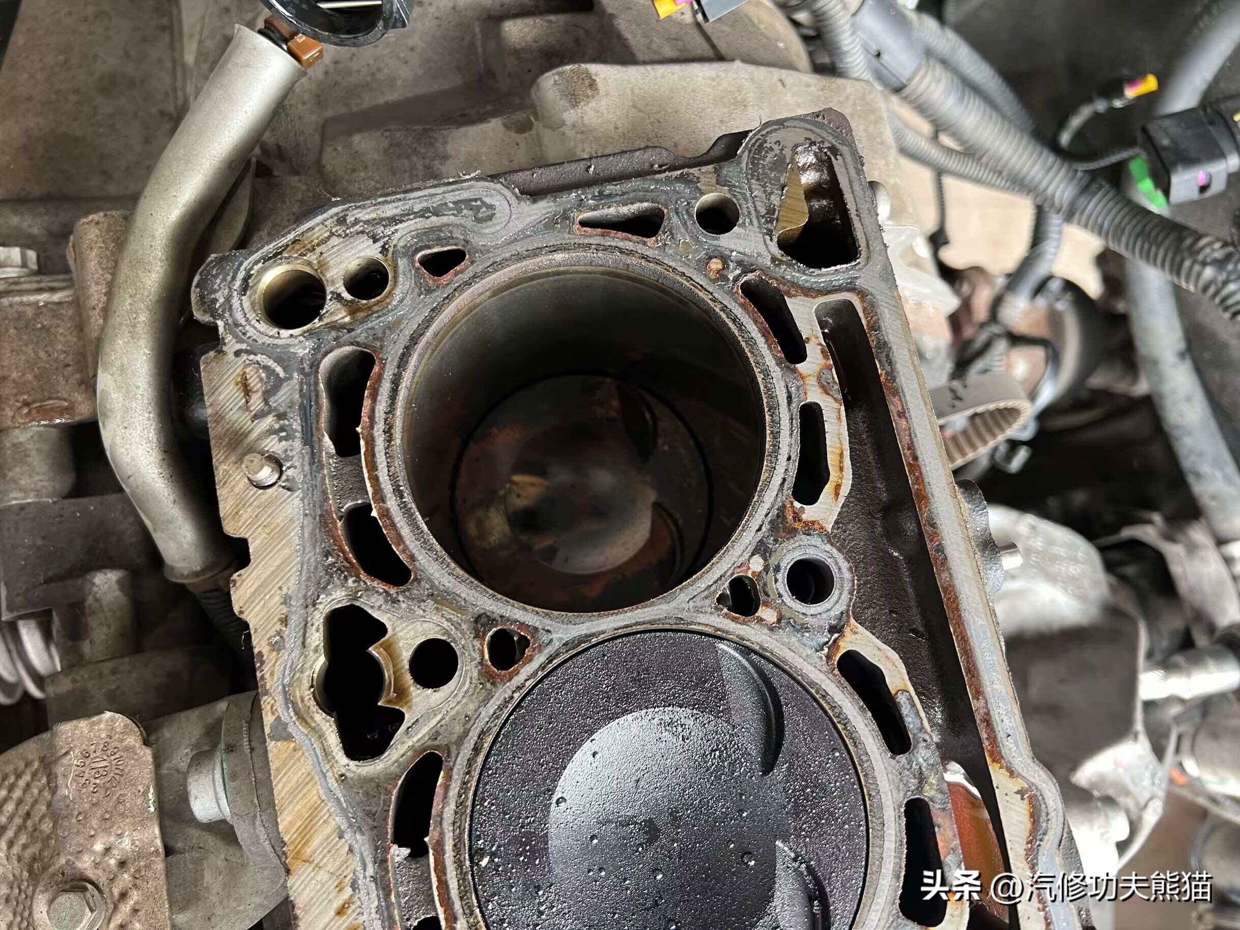 奥迪A4L烧机油！*草烟**公司是让你们烧*草烟**烧钱，我们让你不烧机油