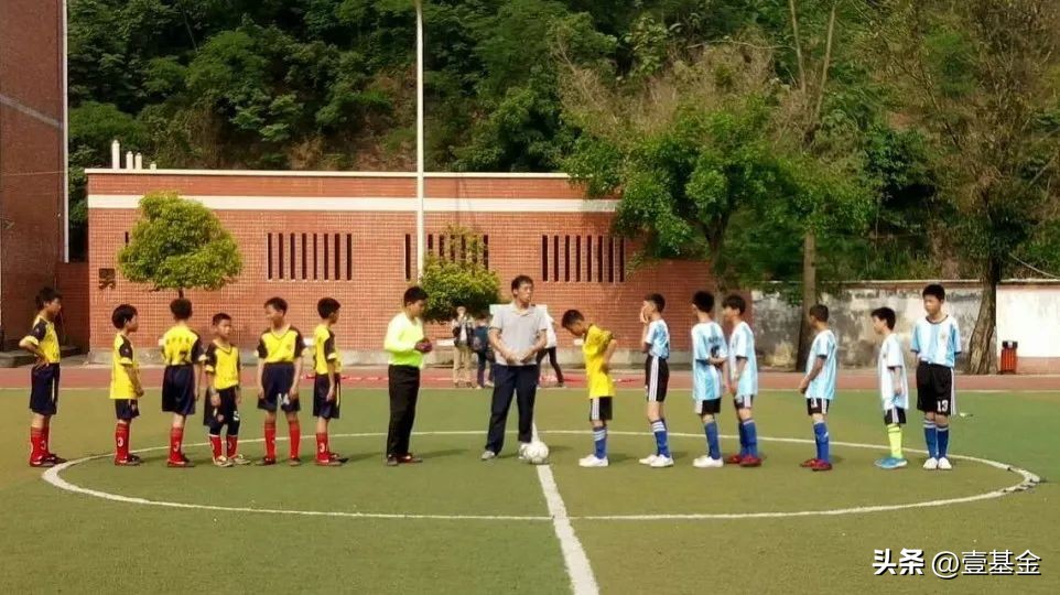 足球,是童年的陪伴,却也是乡村学校老师们的心病