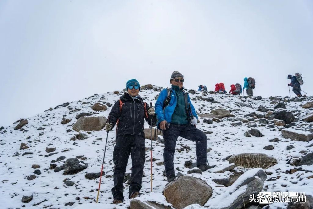 慕士塔格峰冰裂缝,慕士塔格峰2021