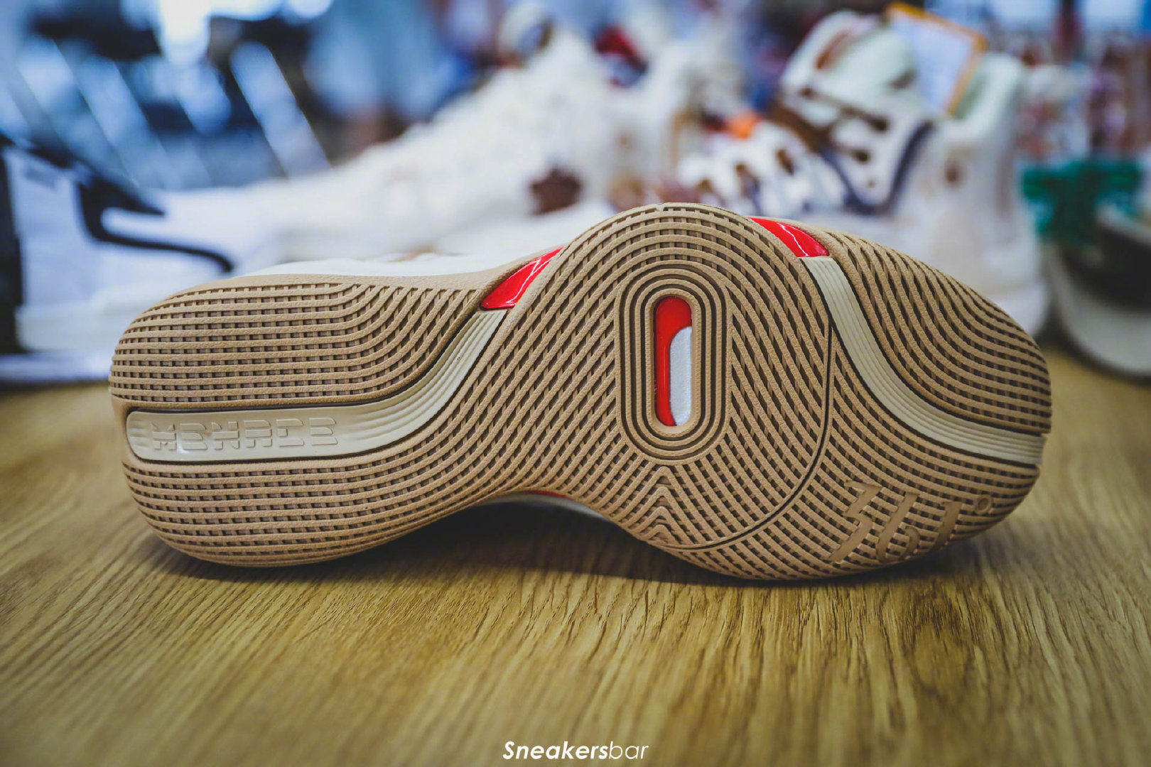 黑马来袭！361度后卫鞋帅翻，洞洞鞋好评，休闲款撞脸库里8？