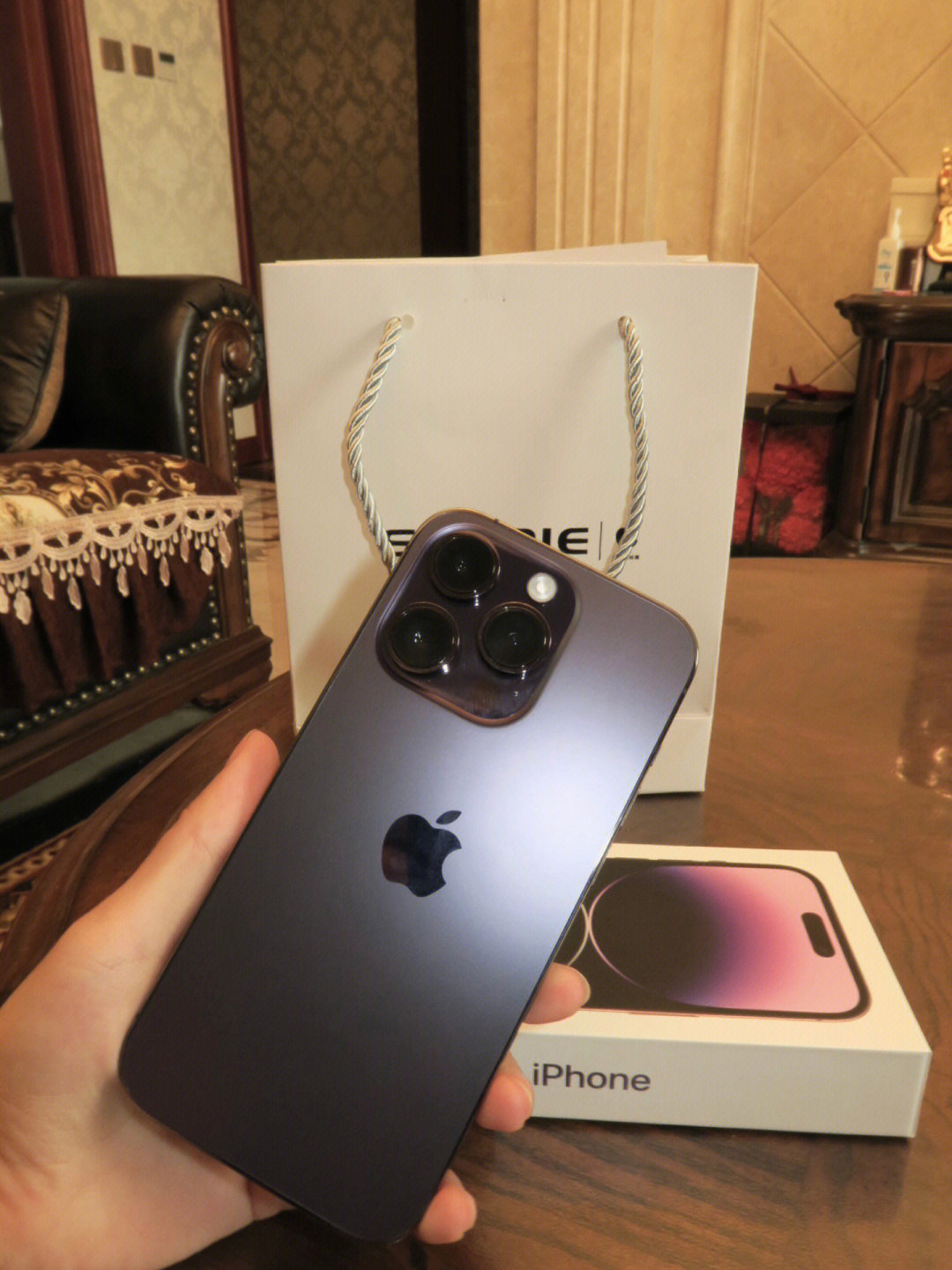 华为mate40pro对比苹果14promax,放弃华为重新买苹果