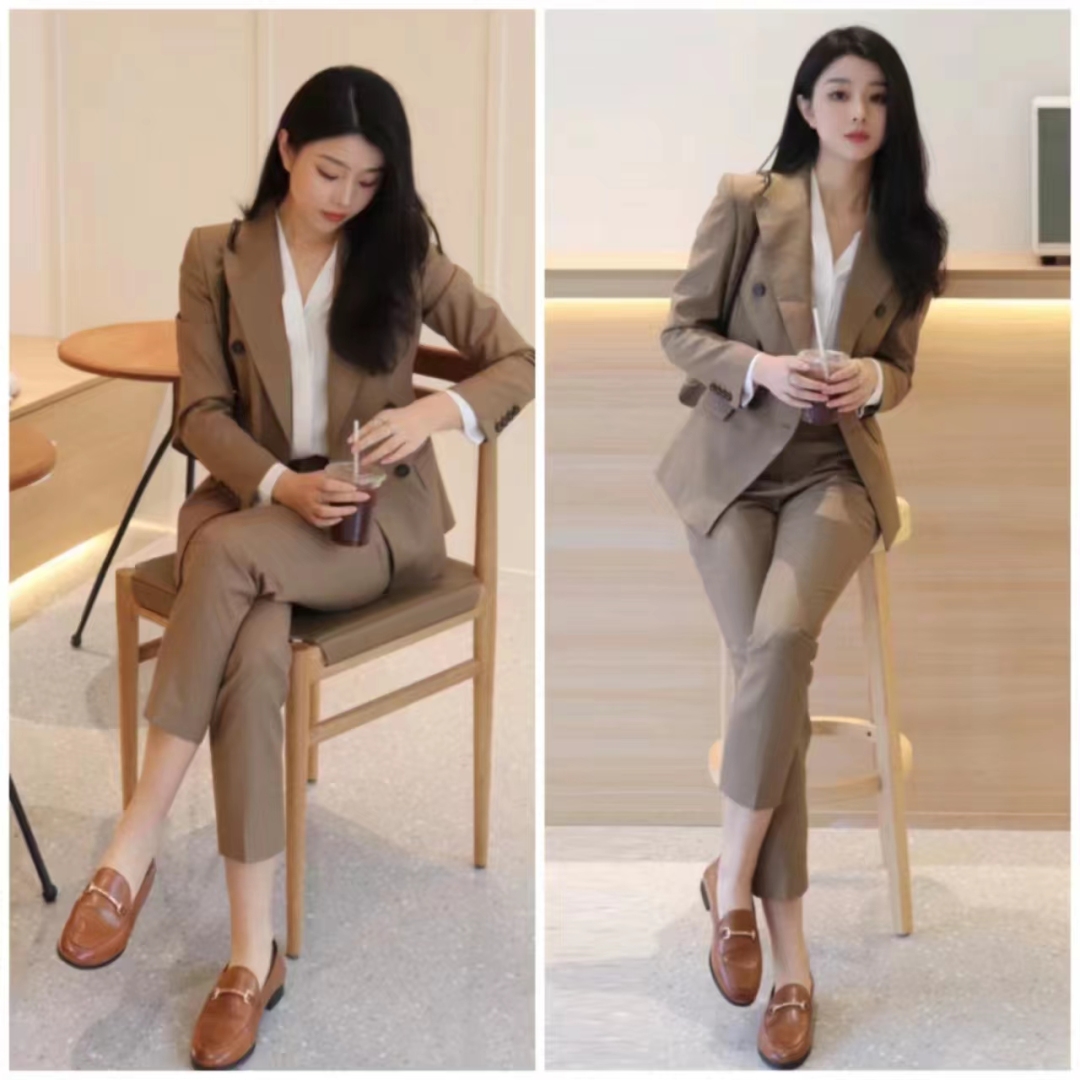 男士卡其色西装配什么裤子好看,卡其色裤子可否搭奶黄色西装