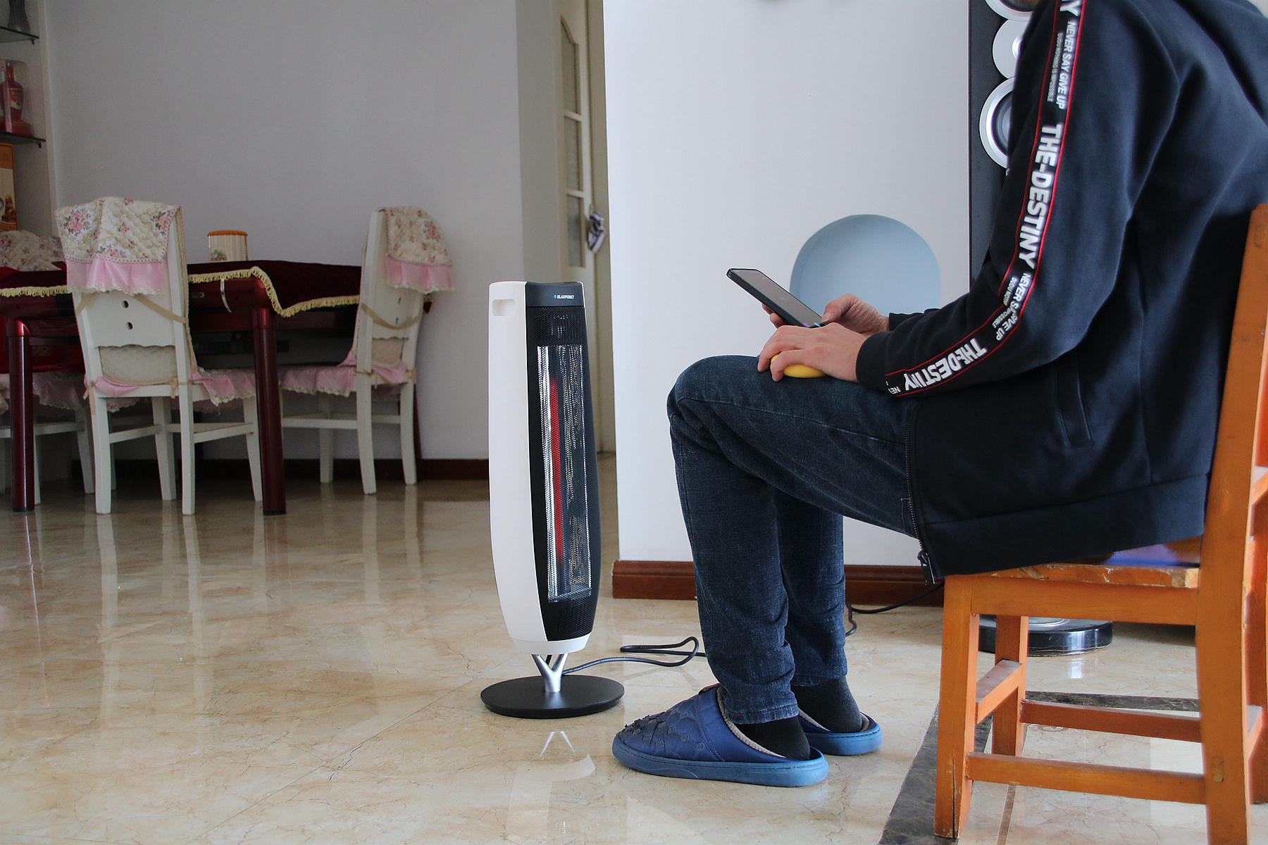 自从有了蓝宝这个“小太阳”，这个冬天家里从此不再寒冷