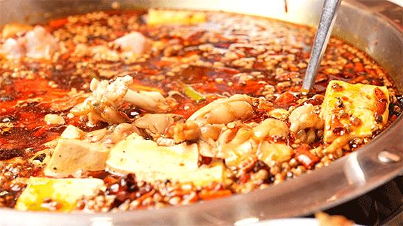 这个被低估的夜宵美食城，跟着「蓝妹啤酒」才找得到！