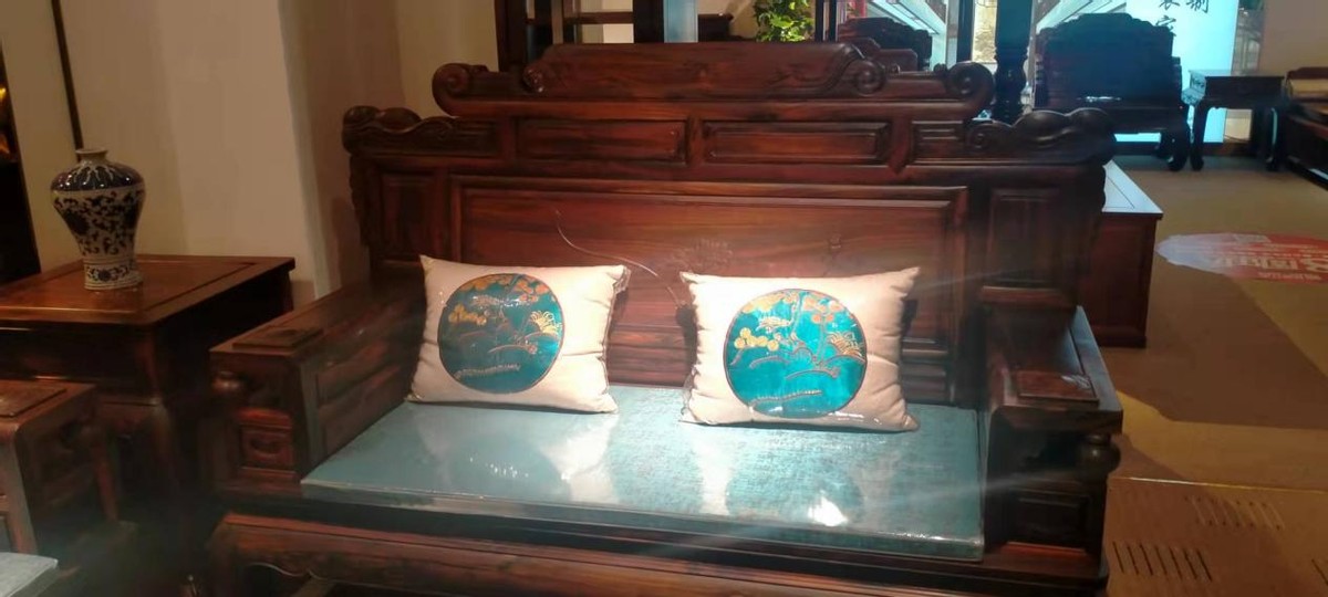 阔叶黄檀财源滚滚十一件套沙发,29800的阔叶黄檀沙发款式新奇