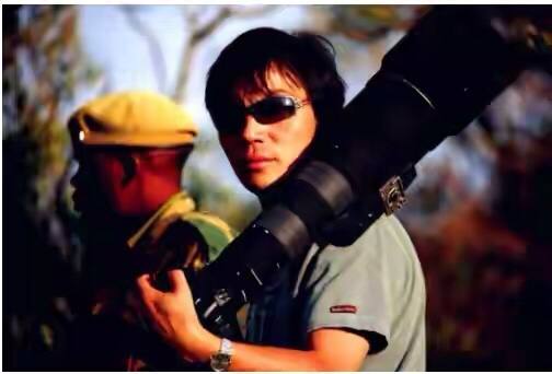 54岁四川男人，开蛋糕店身家20亿，离婚后玩摄影去过53次非洲