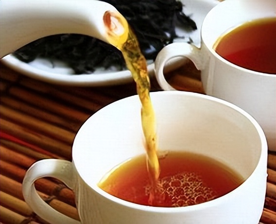 来自塔里木《塔河文苑》：睡着的胡杨