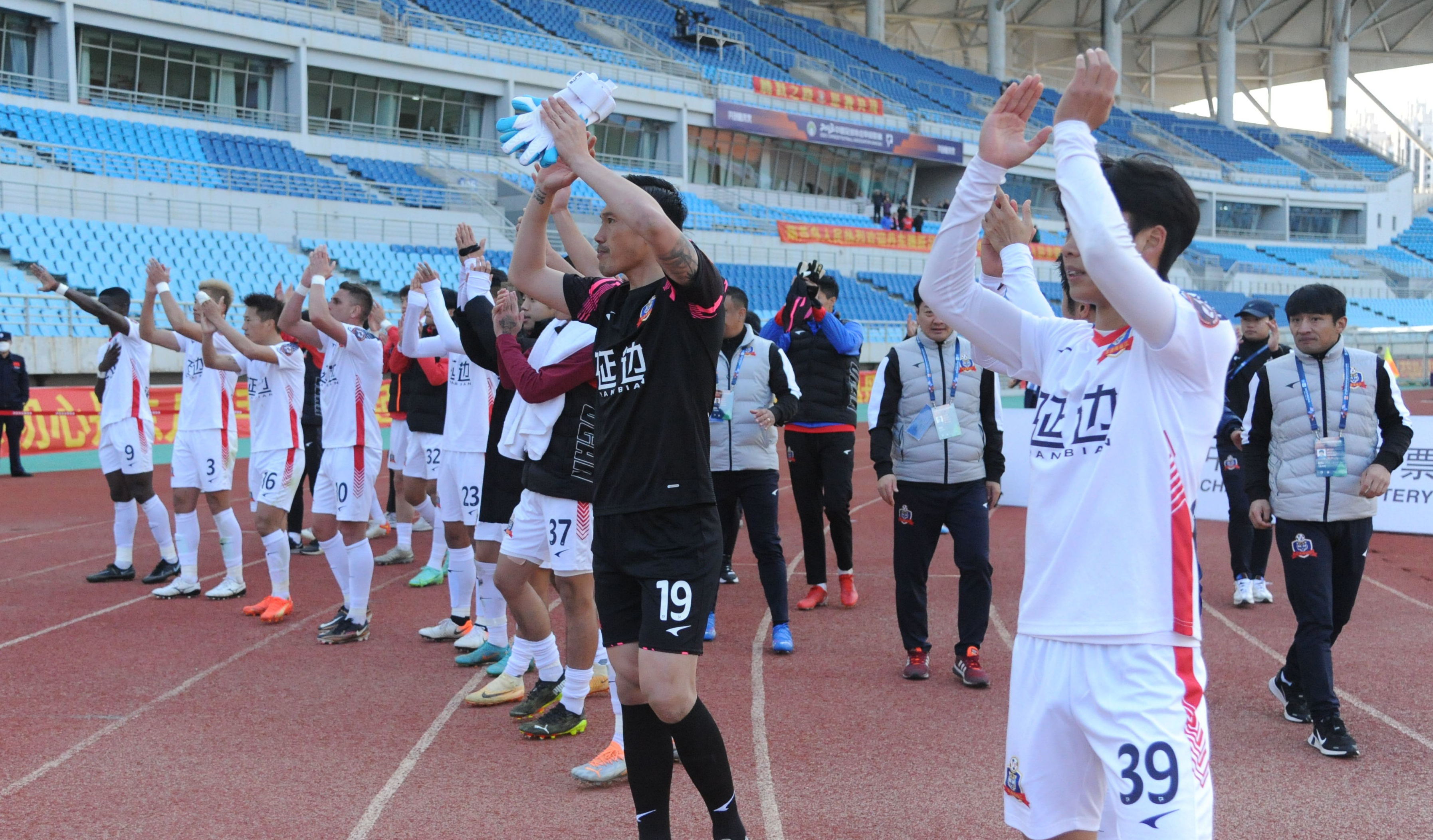 延边队张成珉,延边足球少年张成珉踢球