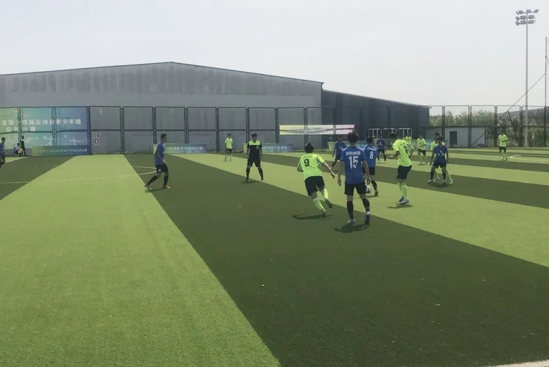 大连夺冠捧杯,大连男足最新消息