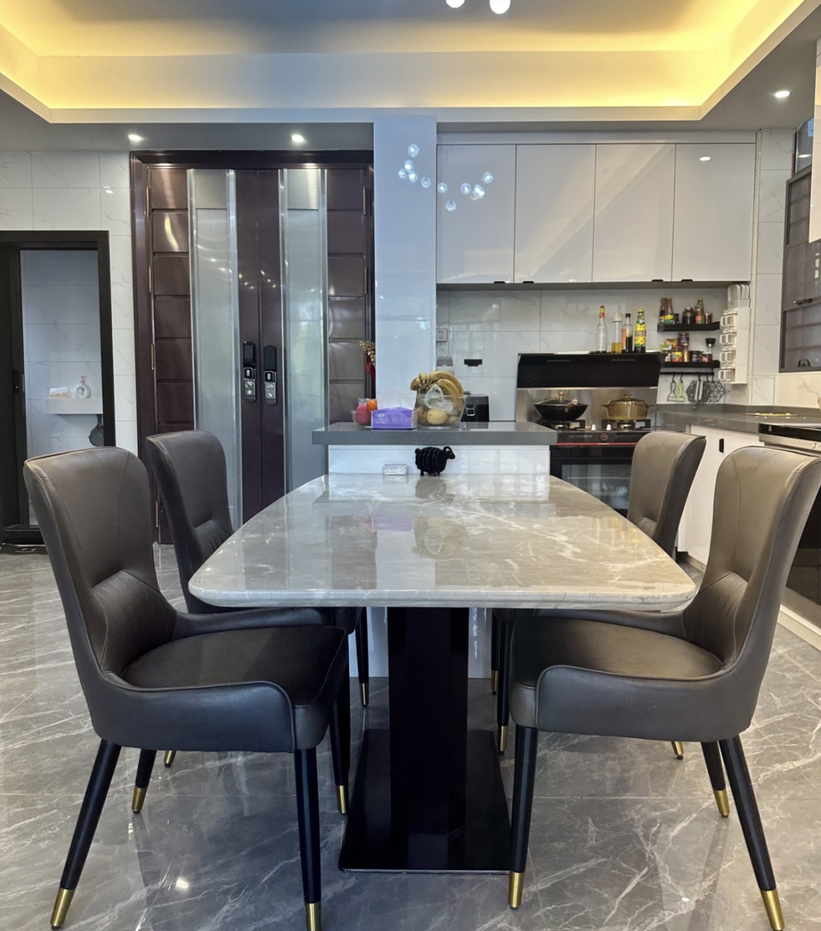 岩板餐桌跟天然石餐桌哪个好,岩板餐桌最新款式图片