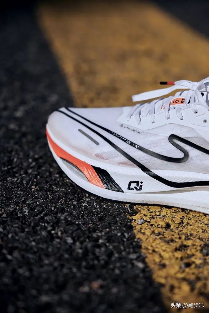 鸿星尔克芷境2.0颜值,鸿星尔克芷境1.0跑鞋横评