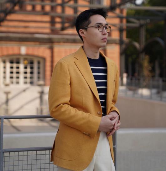 男士穿西装内搭穿什么,正装西装可以配t恤吗