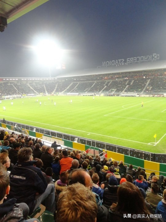 我在荷兰读反恐专业，毕业后到马尔代夫工作，下午只工作1.5小时