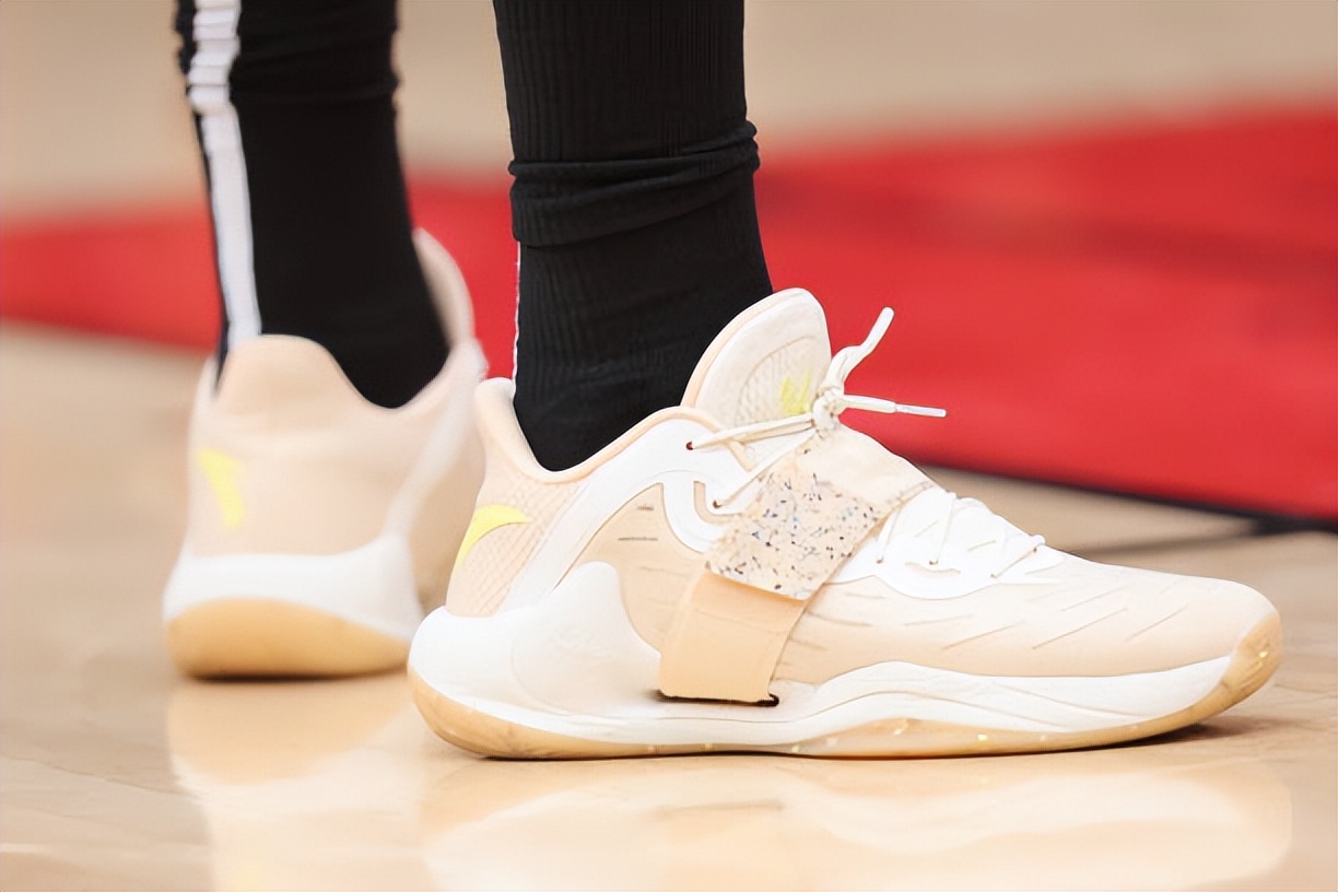 威少最新上脚球鞋 (威少战靴有哪些)